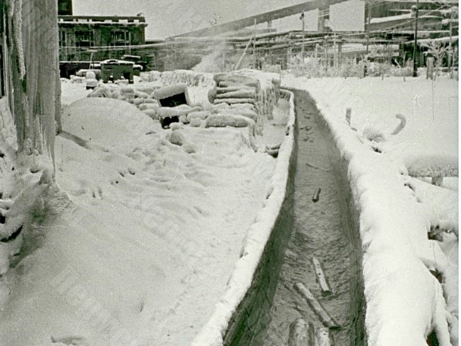 Гидролоток подачи древесины на Соликамском целлюлозно-бумажном комбинате