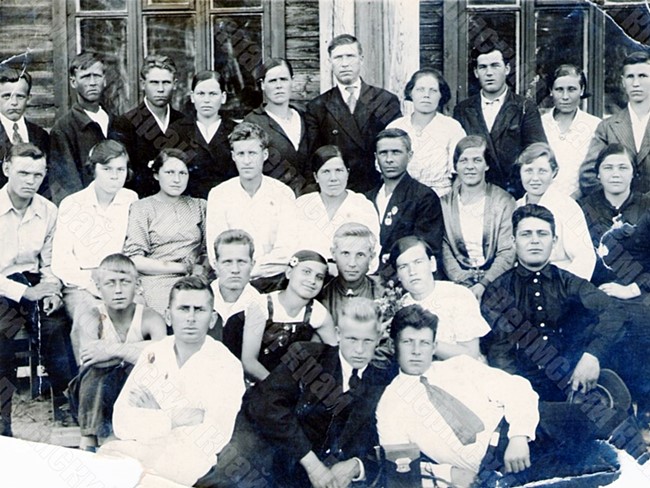 Группа рабочих цеха №10 Соликамского калийного комбината, награжденных ценными подарками за успешную работу