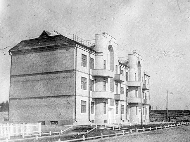 Жилой дом для работников Березниковского калийного комбината, построенный в г. Березники Молотовской области