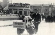 Участники первомайской демонстрации. г. Молотов. 1 мая 1948 г. ПермГАНИ. Ф. 8043. Оп. 1-Д. Д. 14. Л. 1.