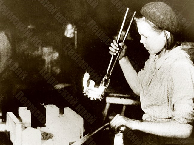 Stakhanov-worker of the Molotov Plant No. 33, A.S. Grigorieva, at work