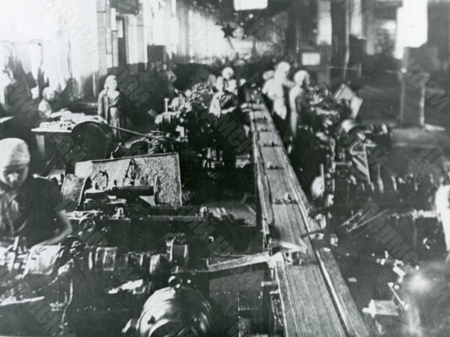 Workers of shop No. 13 of the Lysva Metallurgical Plant manufacturing parts for shells and aerial bombs