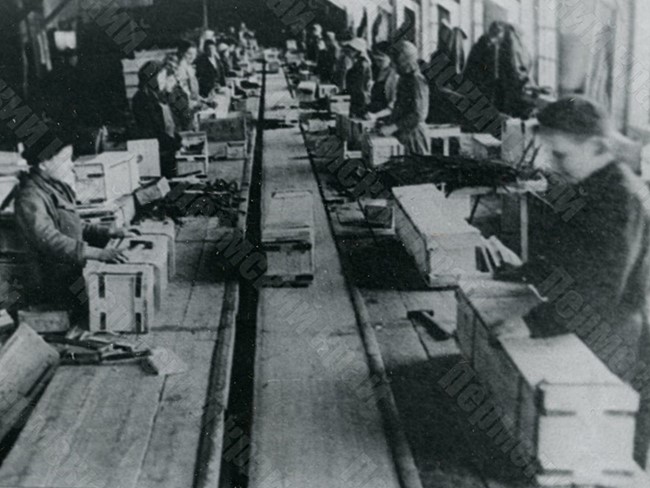 Workers of shop No. 9 of the Lysva Metallurgical Plant manufacturing ammunition boxes