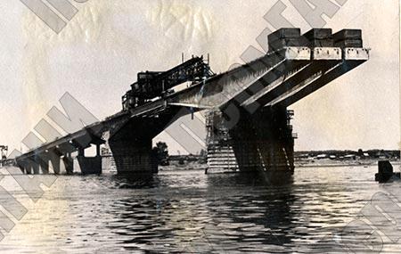 Строительство автодорожного моста через Каму. г. Пермь. 1967 г. ПермГАНИ. Ф. 8043. Оп. 1-Е. Д. 134. Л. 1а.